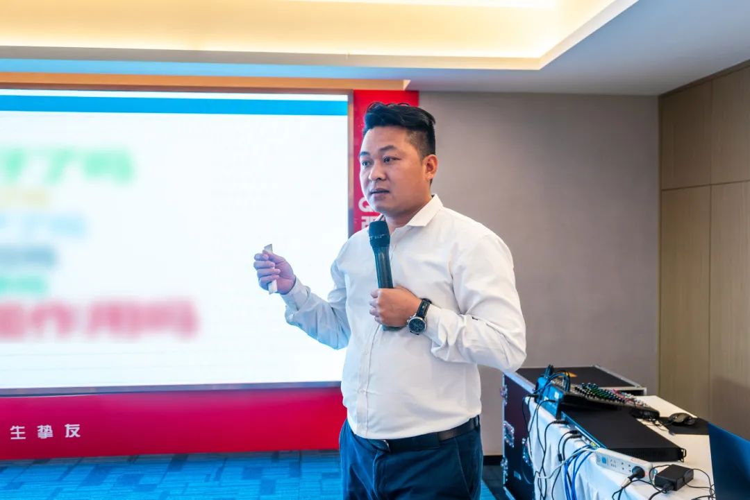 聚勢共鑒?標(biāo)桿領(lǐng)航 | 強輝2025區(qū)域培訓(xùn)峰會暨美學(xué)賦能行動晉江站圓滿落幕(圖13)